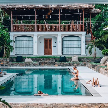 The Salty Pelican Yoga & Surf Retreat Dickwella Exterior foto