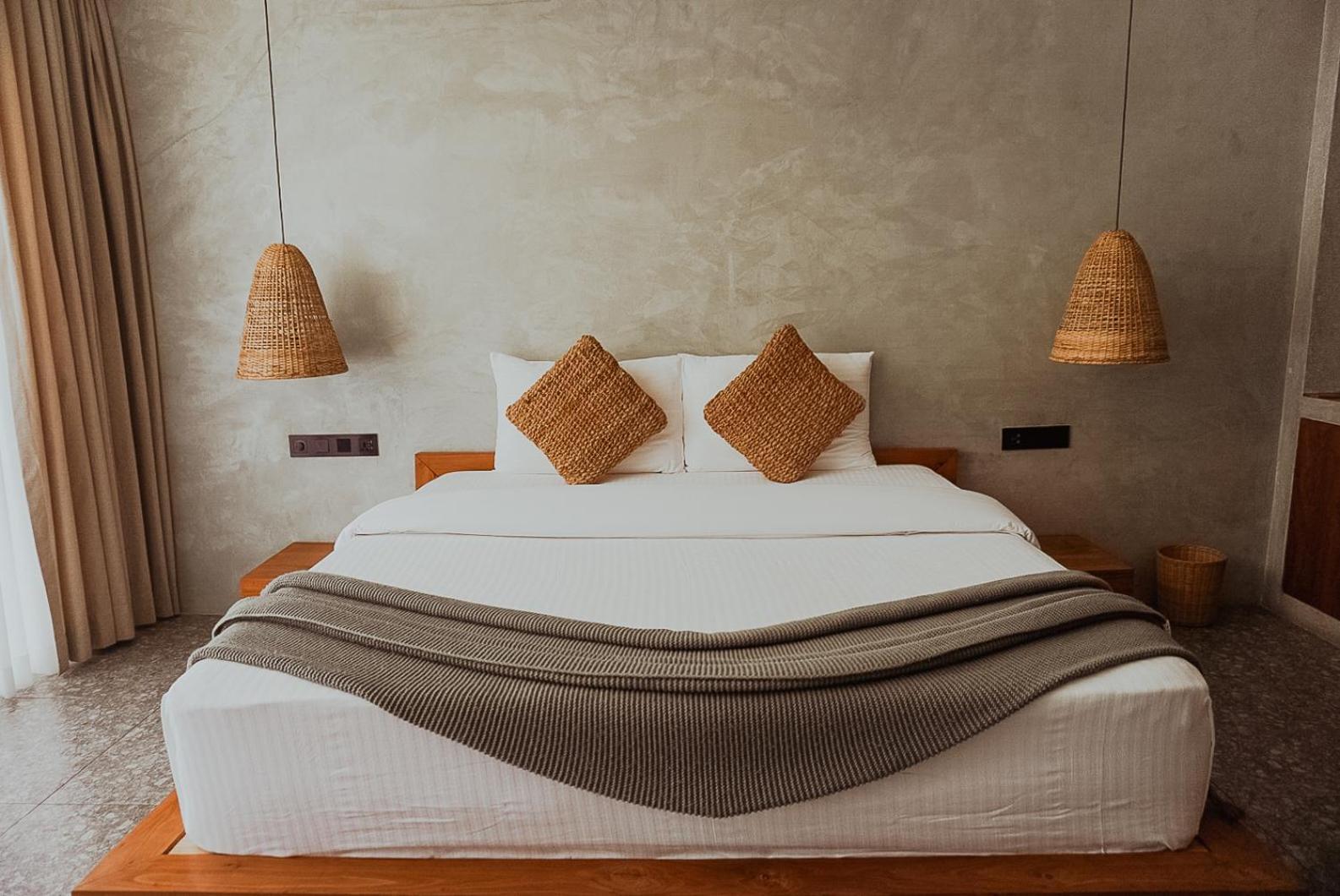 The Salty Pelican Yoga & Surf Retreat Dickwella Quarto foto